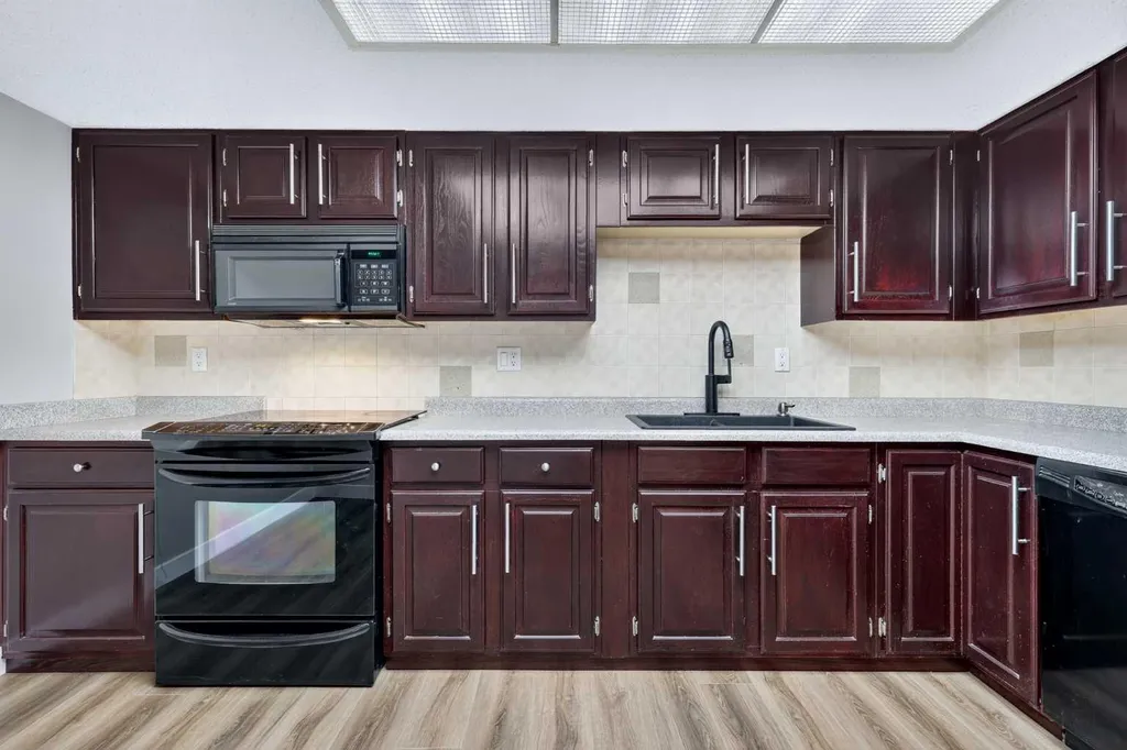 2425 90 Avenue SW Calgary AB T2V 4X8
