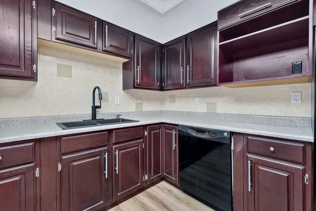 2425 90 Avenue SW Calgary AB T2V 4X8