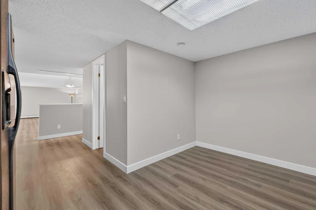 2425 90 Avenue SW Calgary AB T2V 4X8