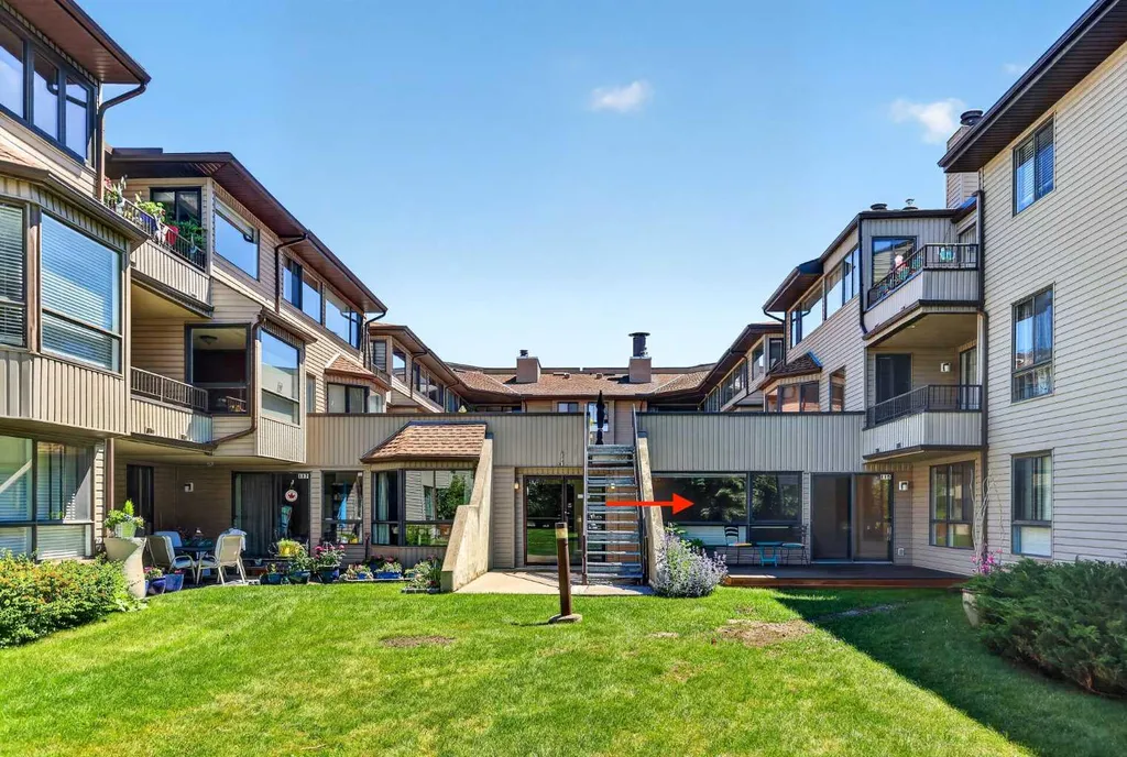 2425 90 Avenue SW Calgary AB T2V 4X8