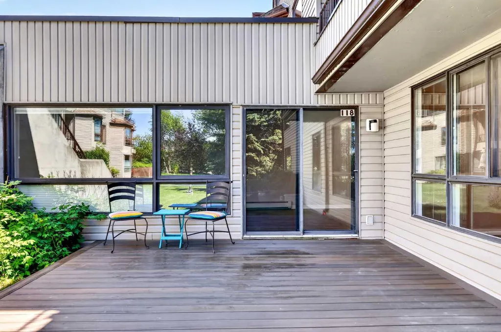 2425 90 Avenue SW Calgary AB T2V 4X8