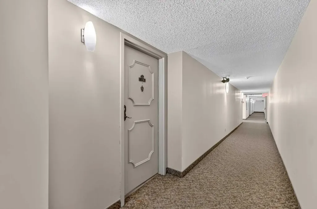 2425 90 Avenue SW Calgary AB T2V 4X8