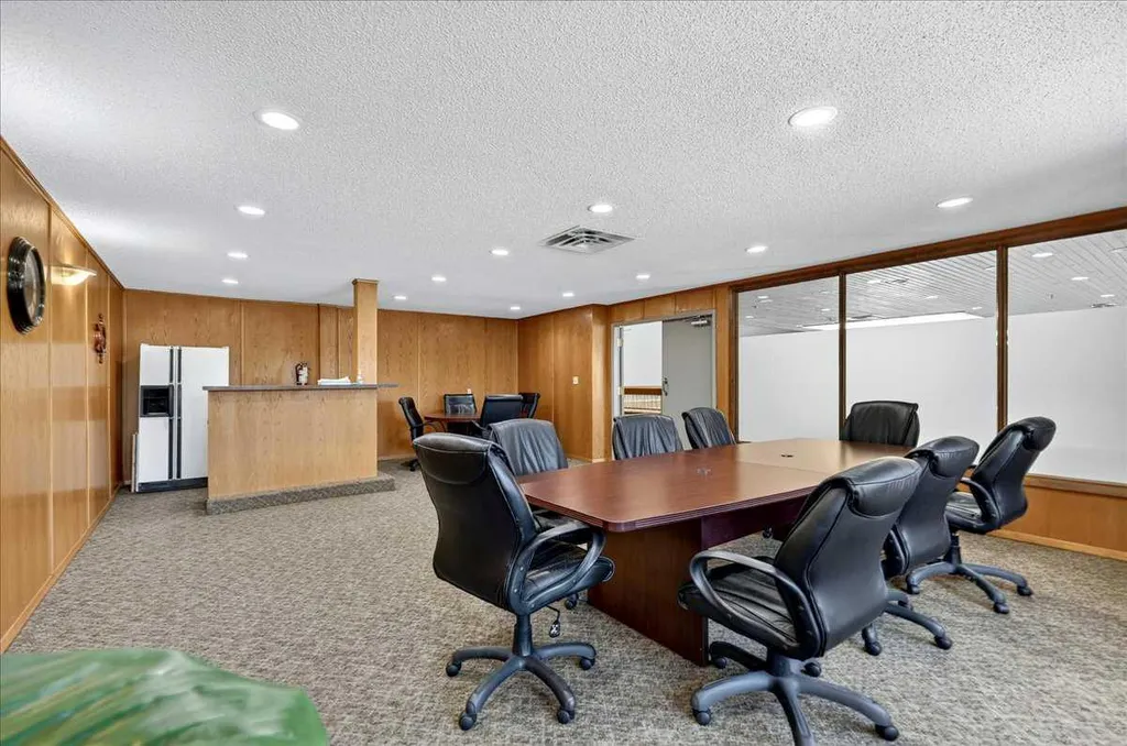 2425 90 Avenue SW Calgary AB T2V 4X8