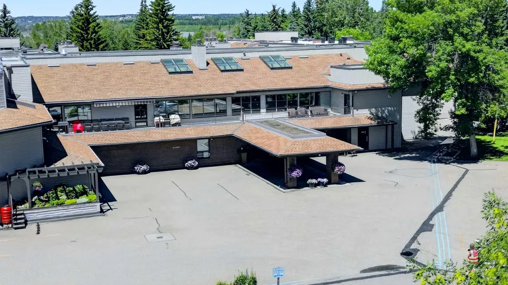 2425 90 Avenue SW Calgary AB T2V 4X8