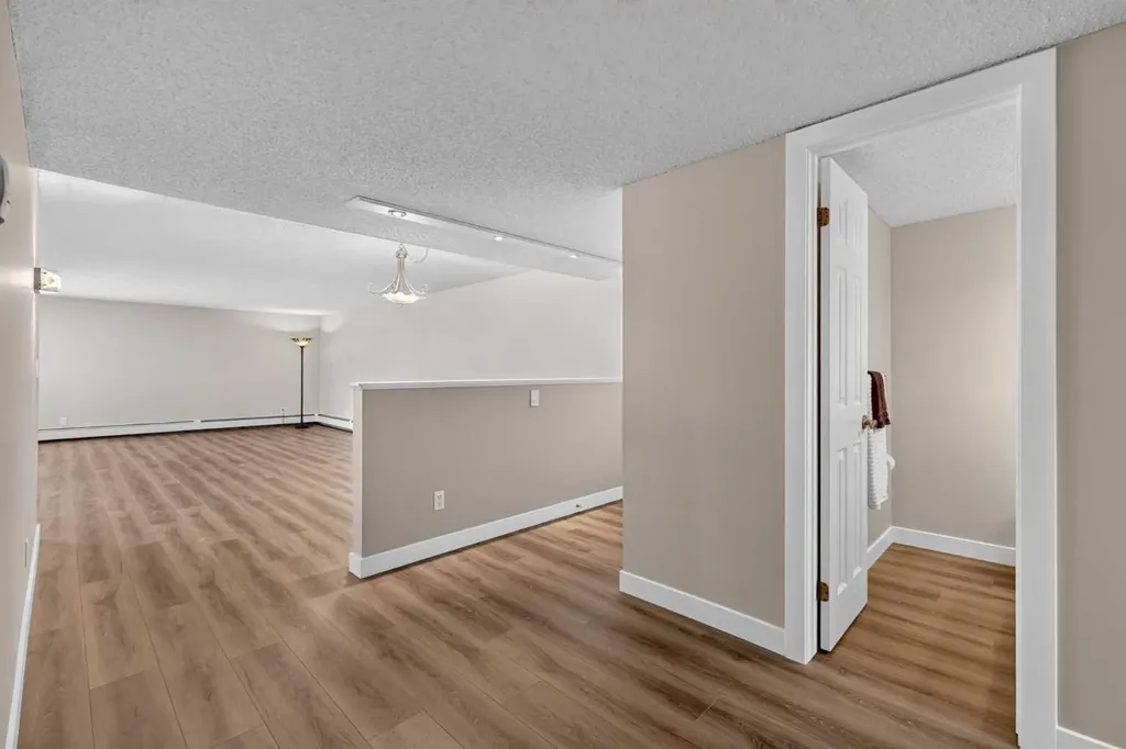 2425 90 Avenue SW Calgary AB T2V 4X8