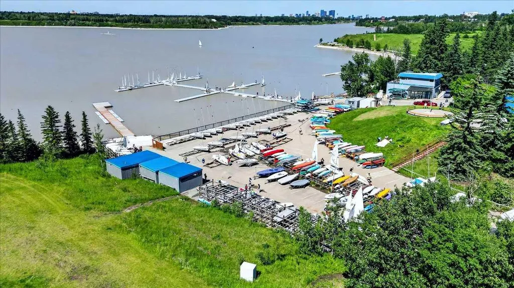 2425 90 Avenue SW Calgary AB T2V 4X8