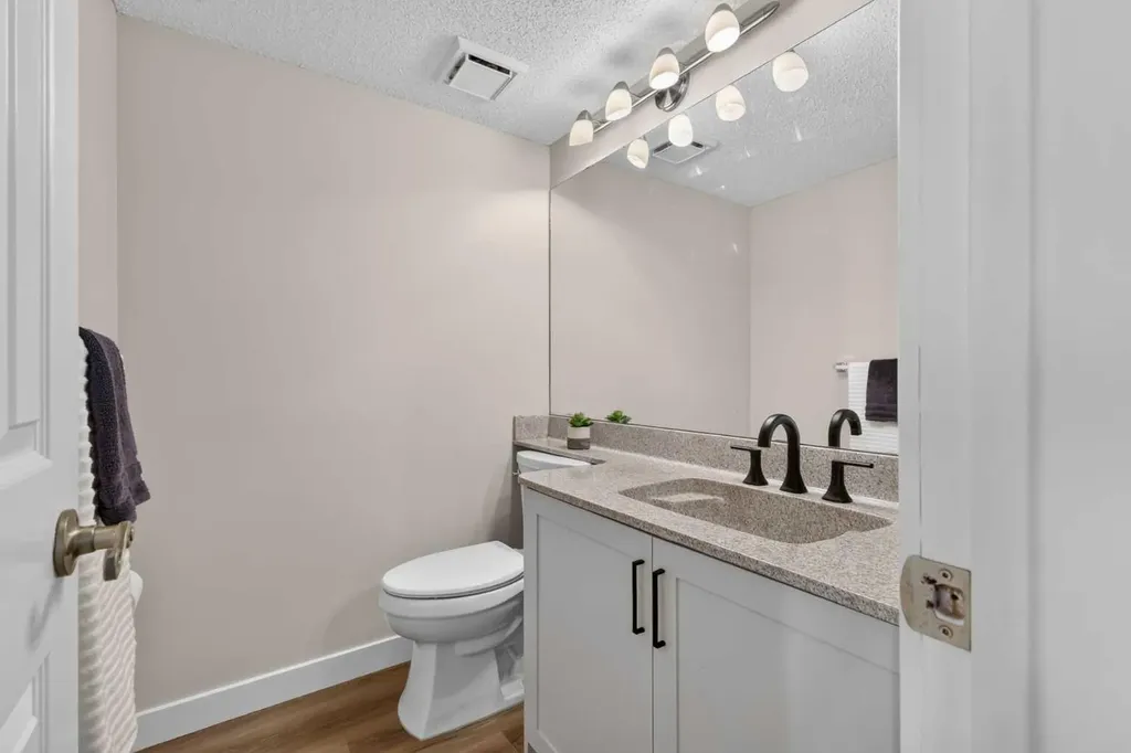 2425 90 Avenue SW Calgary AB T2V 4X8