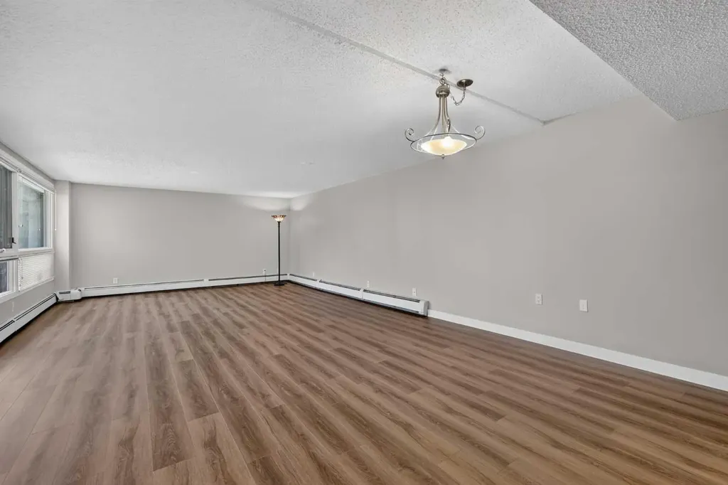 2425 90 Avenue SW Calgary AB T2V 4X8
