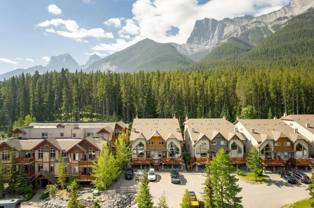 809 Wilson Way Canmore AB T1W2Y8
