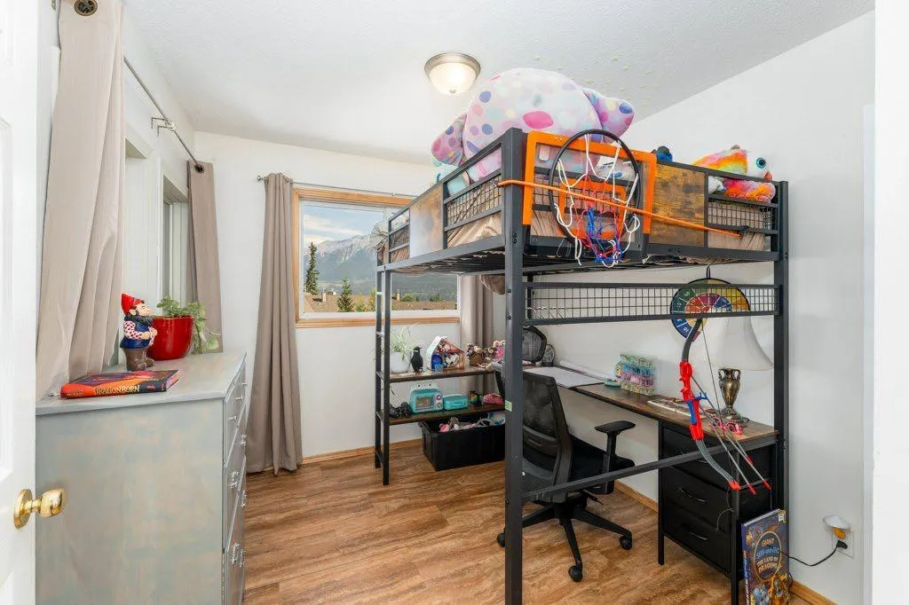 809 Wilson Way Canmore AB T1W2Y8