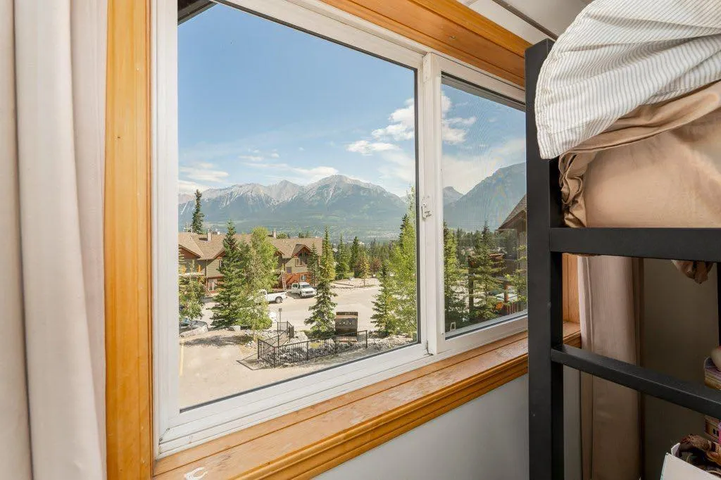 809 Wilson Way Canmore AB T1W2Y8