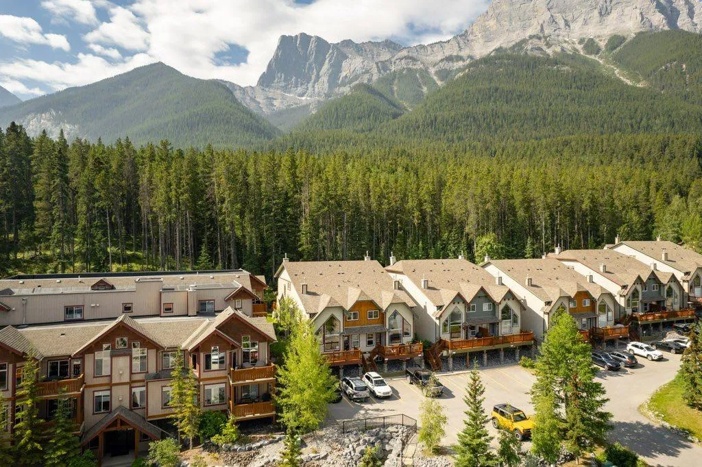 809 Wilson Way Canmore AB T1W2Y8