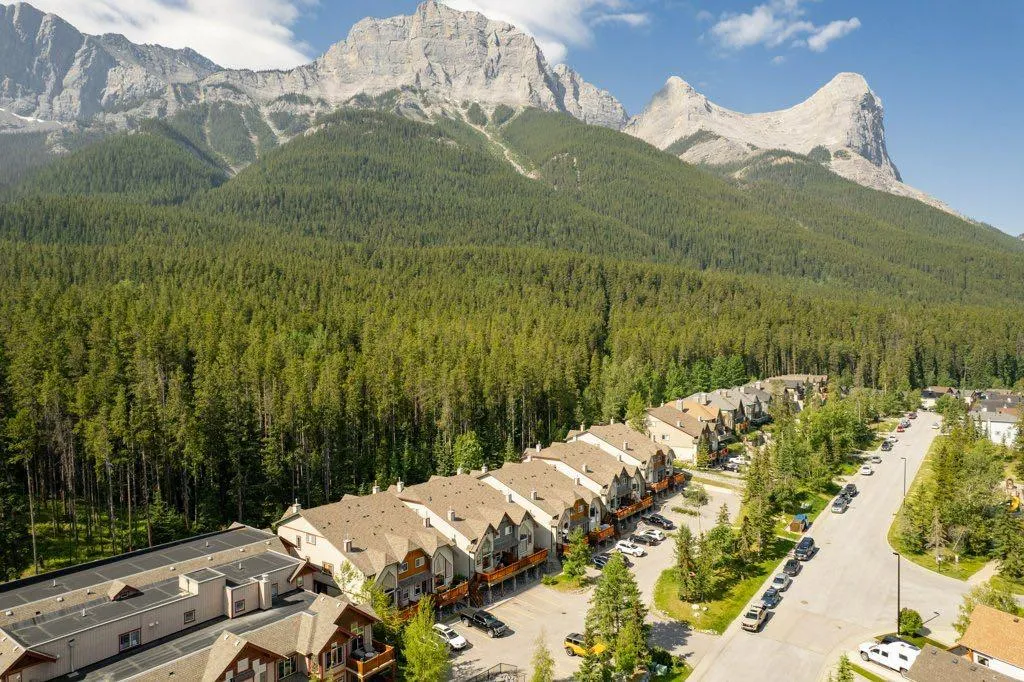 809 Wilson Way Canmore AB T1W2Y8