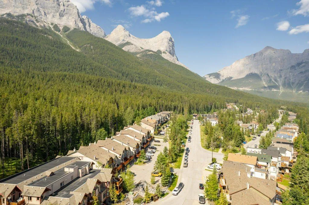 809 Wilson Way Canmore AB T1W2Y8