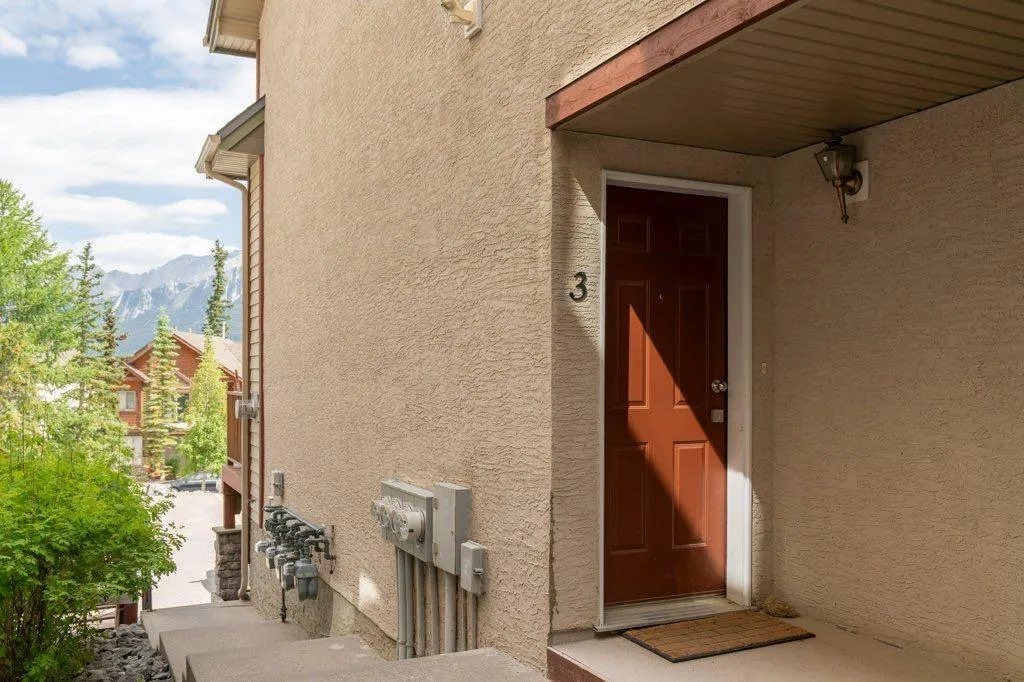 809 Wilson Way Canmore AB T1W2Y8