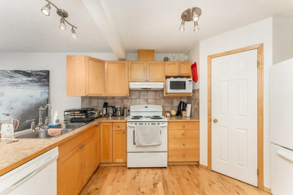 809 Wilson Way Canmore AB T1W2Y8
