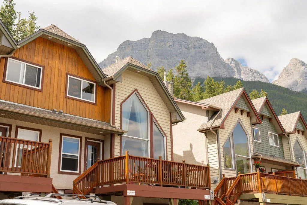 809 Wilson Way Canmore AB T1W2Y8