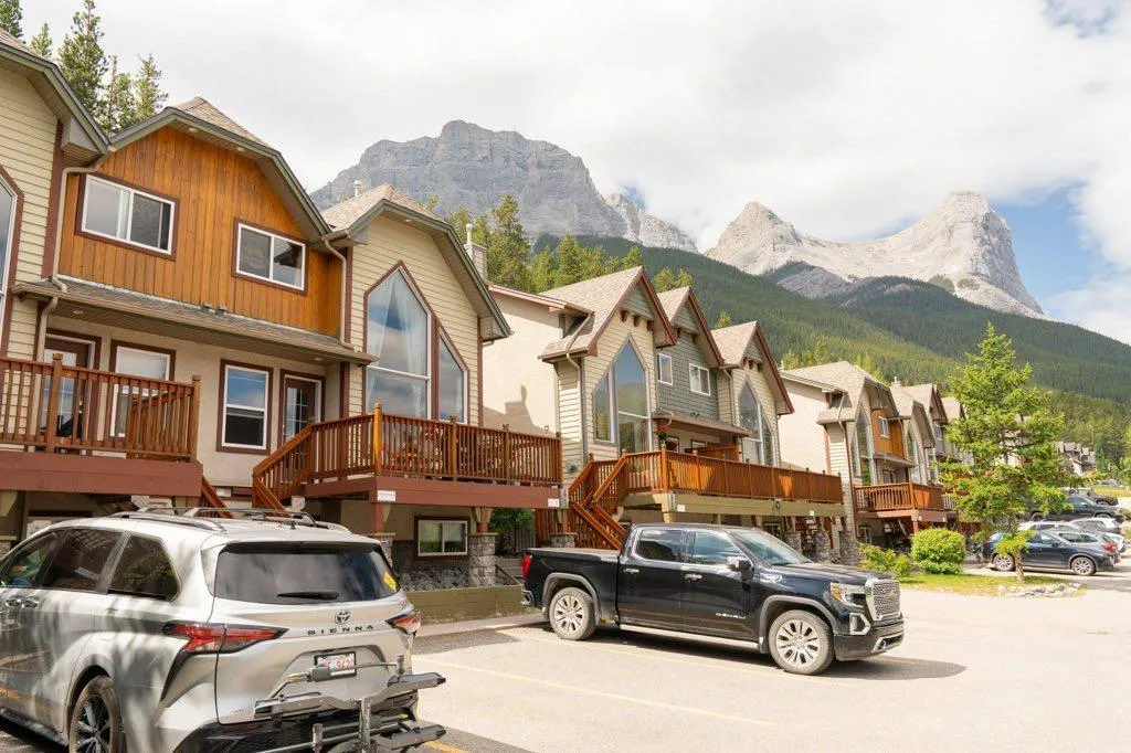 809 Wilson Way Canmore AB T1W2Y8