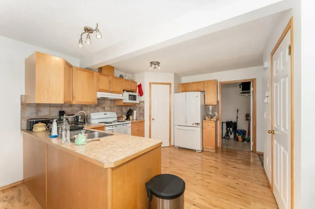 809 Wilson Way Canmore AB T1W2Y8