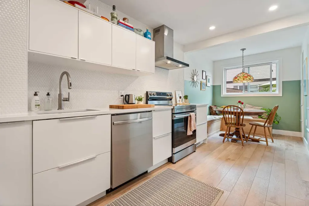 740 Bracewood Drive SW Calgary AB T2W 3N3