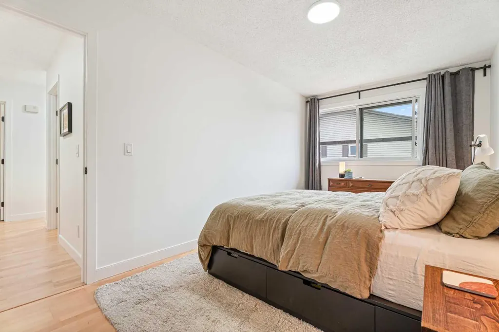 740 Bracewood Drive SW Calgary AB T2W 3N3