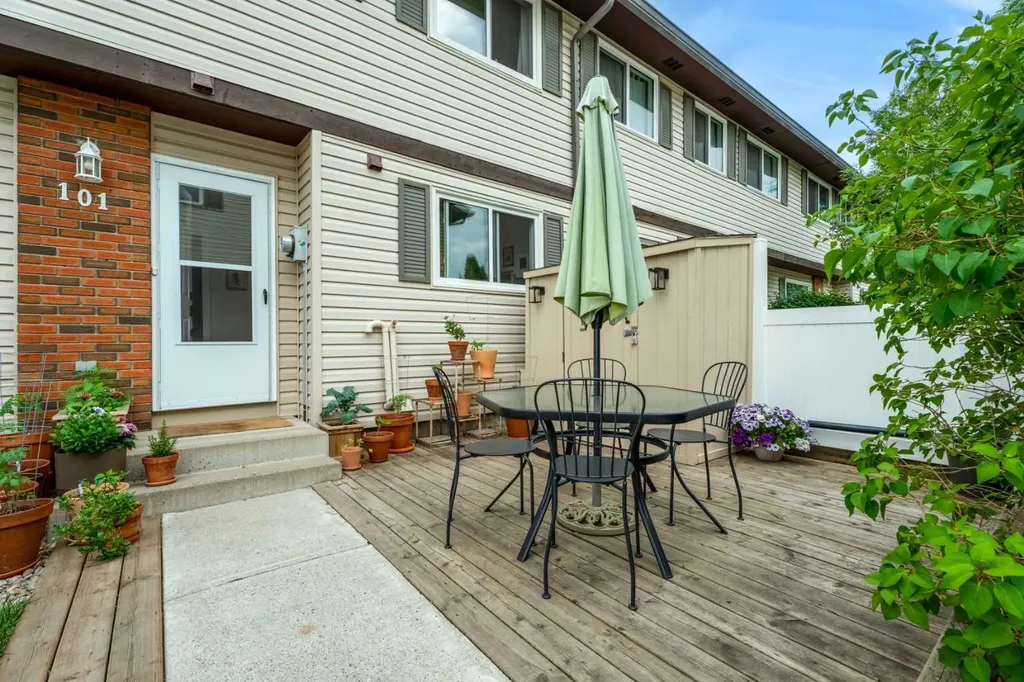 740 Bracewood Drive SW Calgary AB T2W 3N3