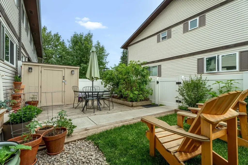 740 Bracewood Drive SW Calgary AB T2W 3N3