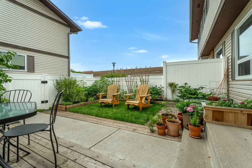 740 Bracewood Drive SW Calgary AB T2W 3N3