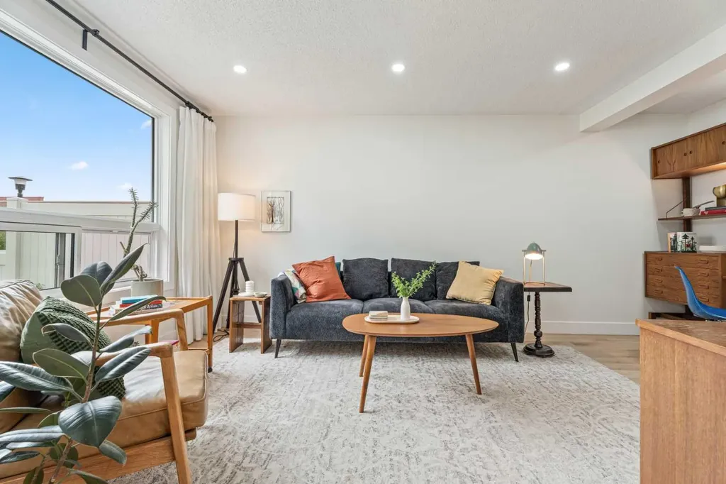 740 Bracewood Drive SW Calgary AB T2W 3N3