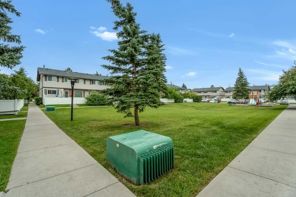 740 Bracewood Drive SW Calgary AB T2W 3N3