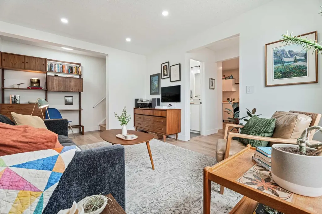740 Bracewood Drive SW Calgary AB T2W 3N3