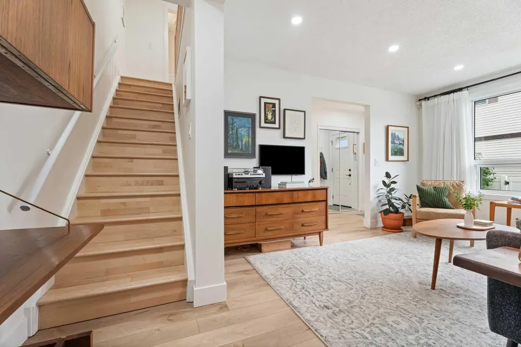 740 Bracewood Drive SW Calgary AB T2W 3N3