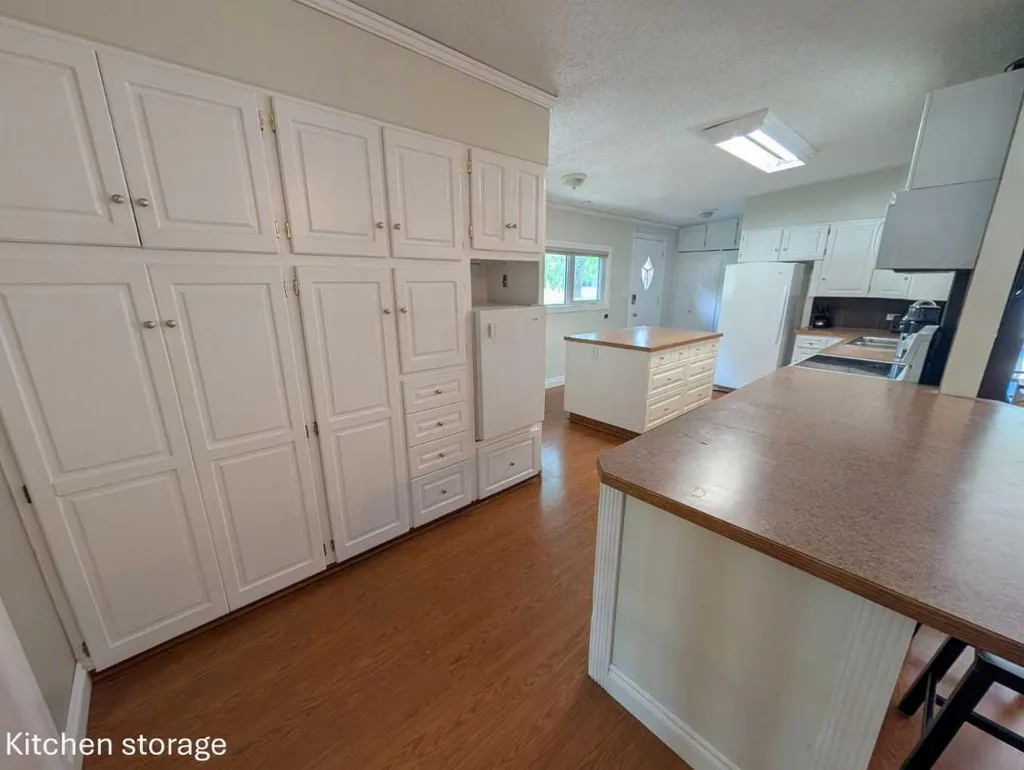 703 5 Avenue W Brooks AB T1R 0E4
