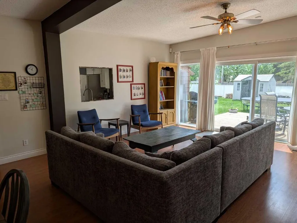 703 5 Avenue W Brooks AB T1R 0E4