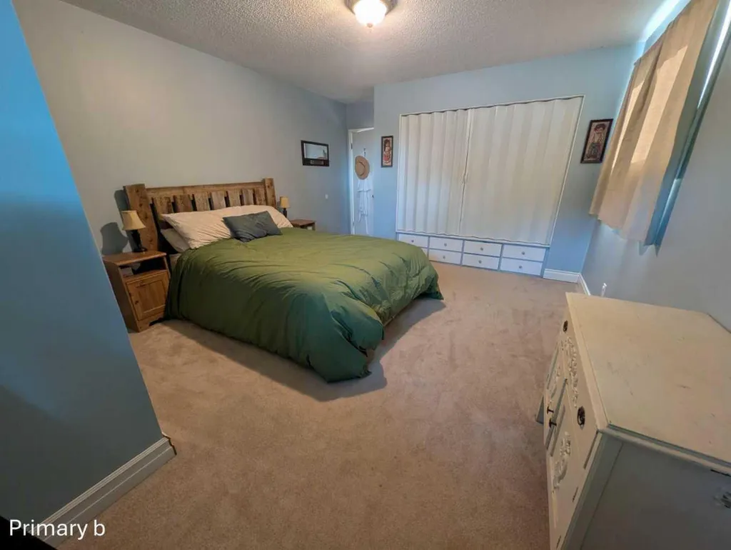 703 5 Avenue W Brooks AB T1R 0E4