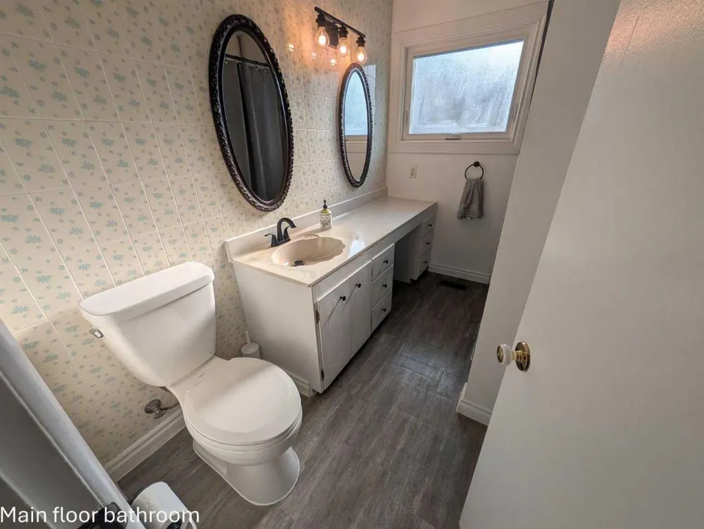 703 5 Avenue W Brooks AB T1R 0E4