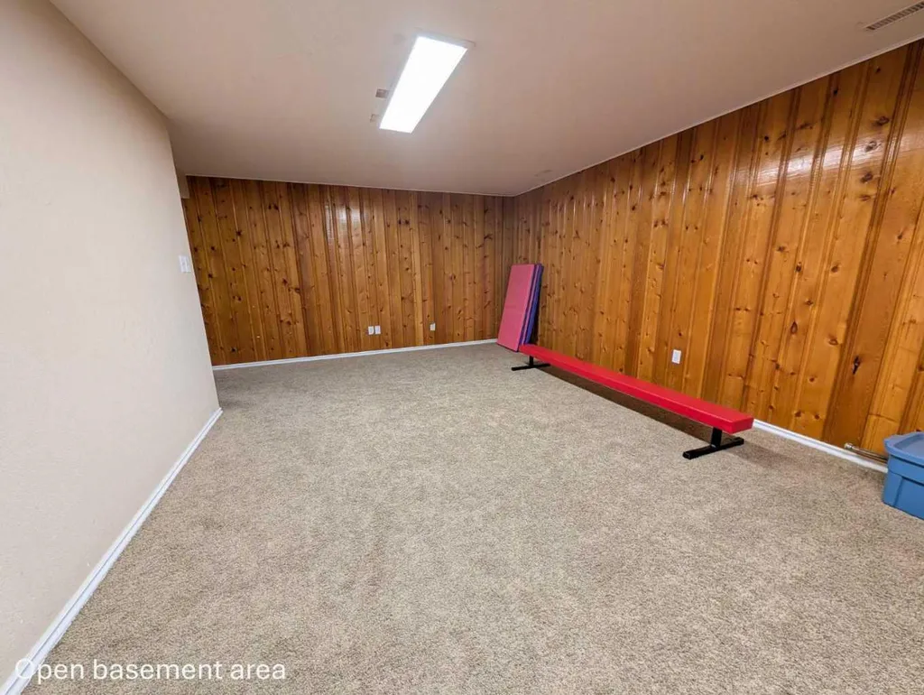703 5 Avenue W Brooks AB T1R 0E4
