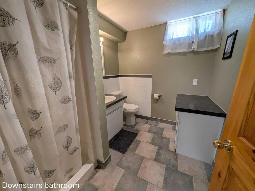 703 5 Avenue W Brooks AB T1R 0E4