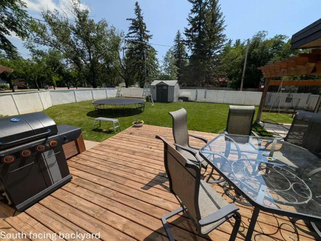 703 5 Avenue W Brooks AB T1R 0E4