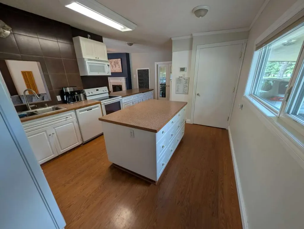 703 5 Avenue W Brooks AB T1R 0E4