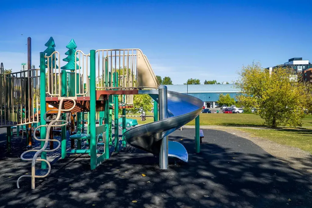 3115 Kilkenny Road SW Calgary AB T3E 4R5