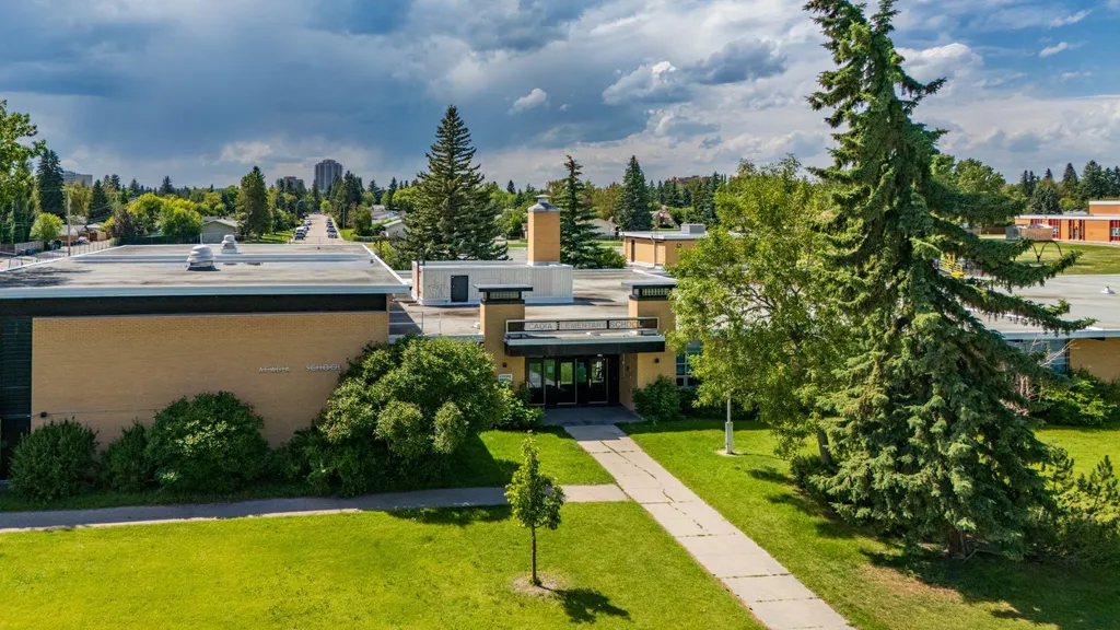 503 88 Avenue SE Calgary AB T2H 1T9