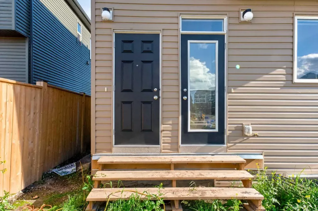 90 Wolf Creek Rise SE Calgary AB T2X 4X1