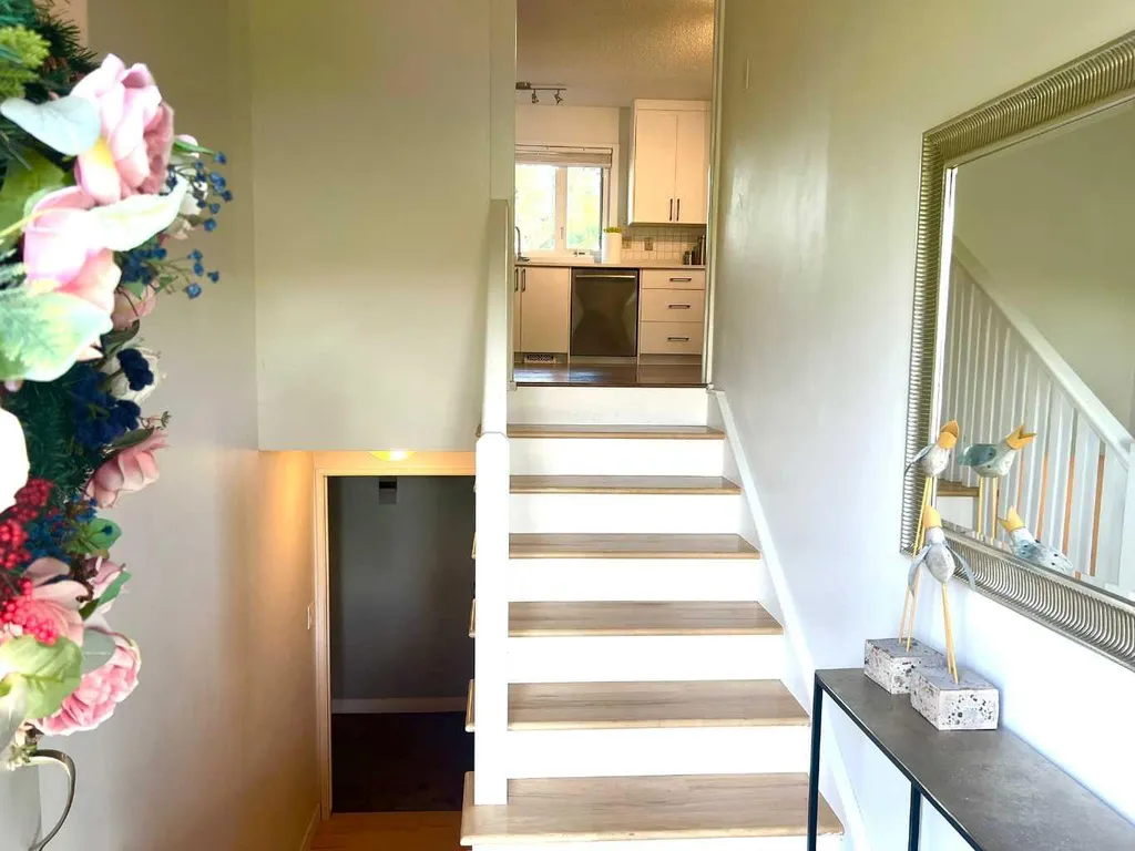460 Parkridge Crescent SE Calgary AB T2J 5A9