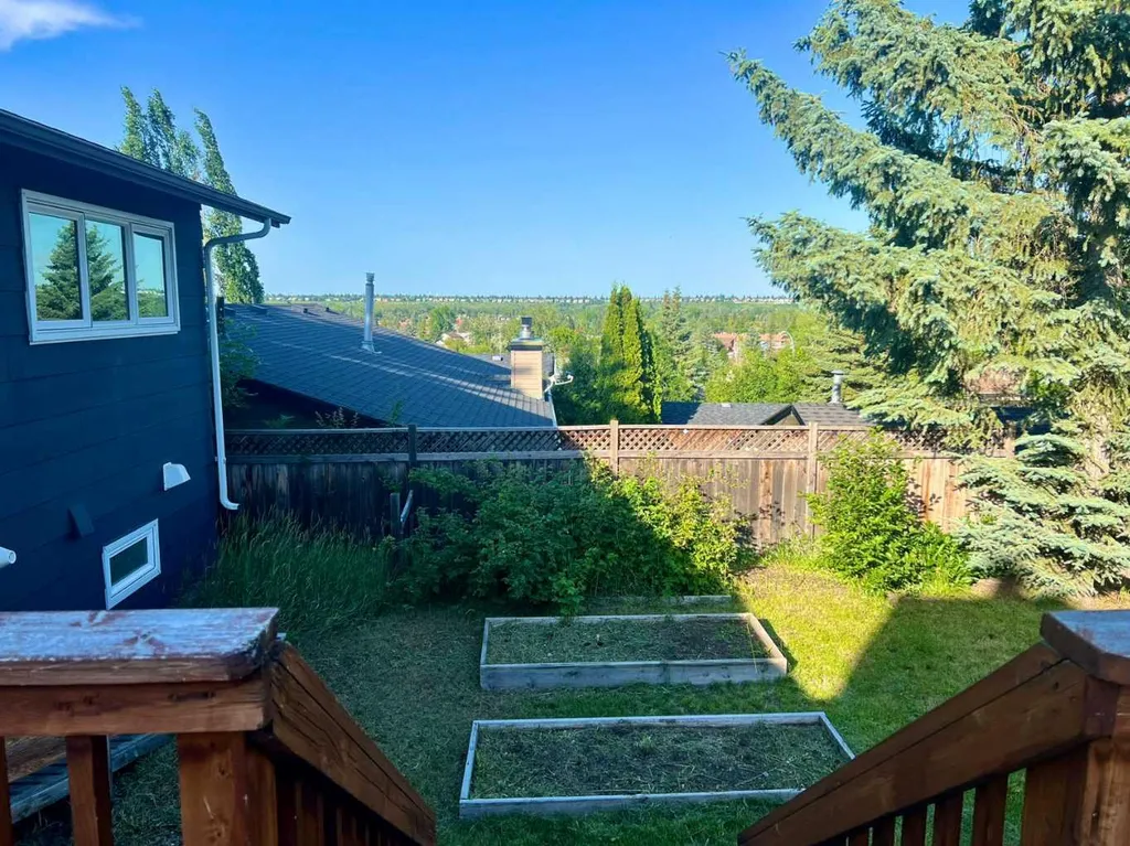 460 Parkridge Crescent SE Calgary AB T2J 5A9