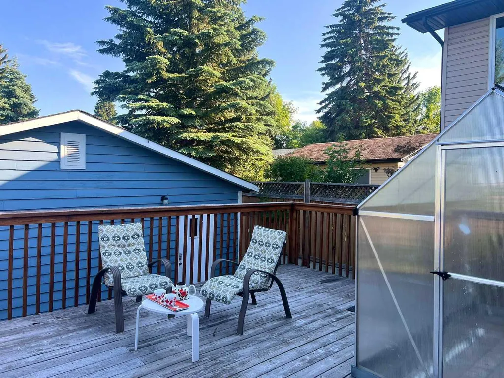 460 Parkridge Crescent SE Calgary AB T2J 5A9