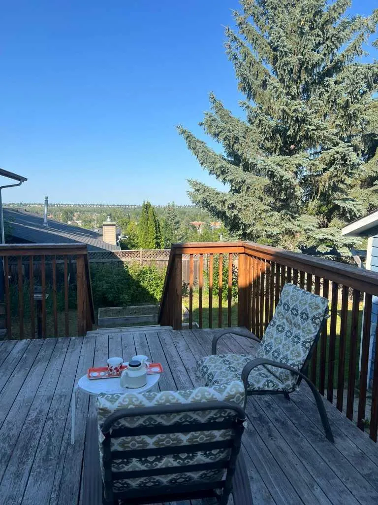 460 Parkridge Crescent SE Calgary AB T2J 5A9
