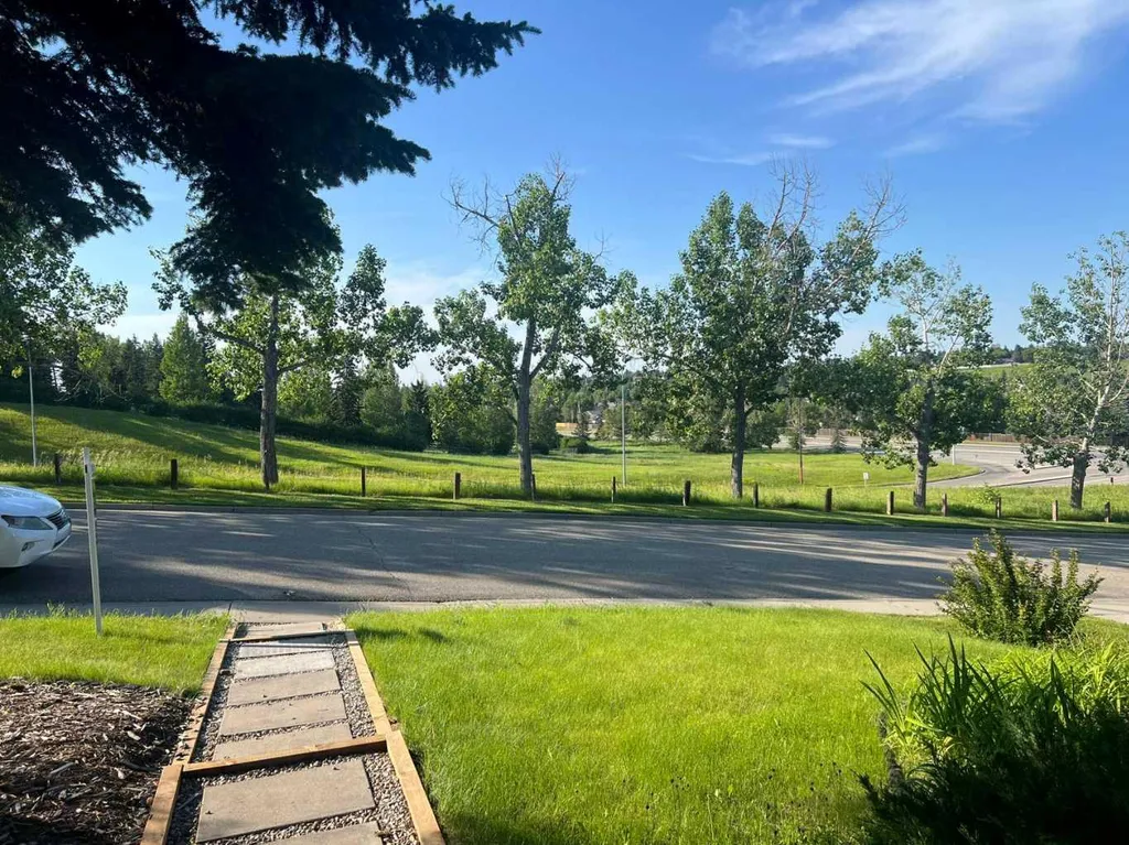 460 Parkridge Crescent SE Calgary AB T2J 5A9