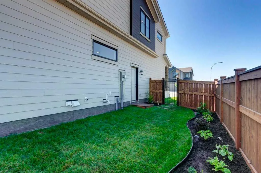 4 Heartwood Lane SE Calgary AB T3S 0P9