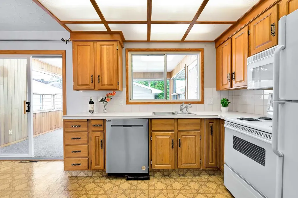 5247 Thomas Street NE Calgary AB T2K 3V6